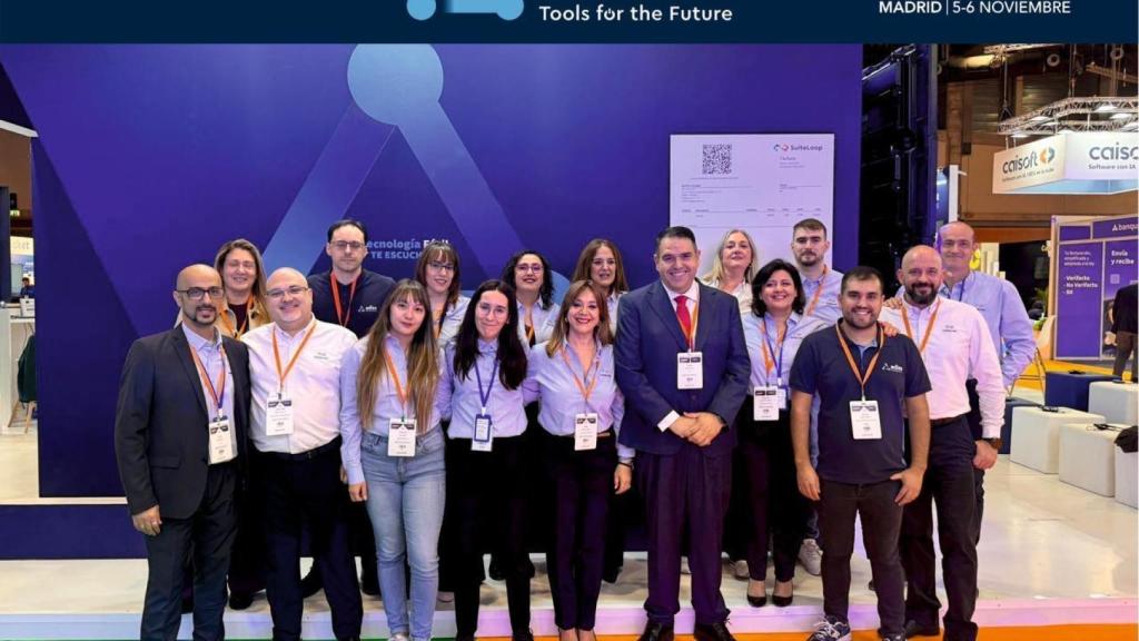 Víctor Pérez, (centro), junto con su equipo de Addys, hace un mes en Accountex, la feria del sector contable para empresas, en el IFEMA.