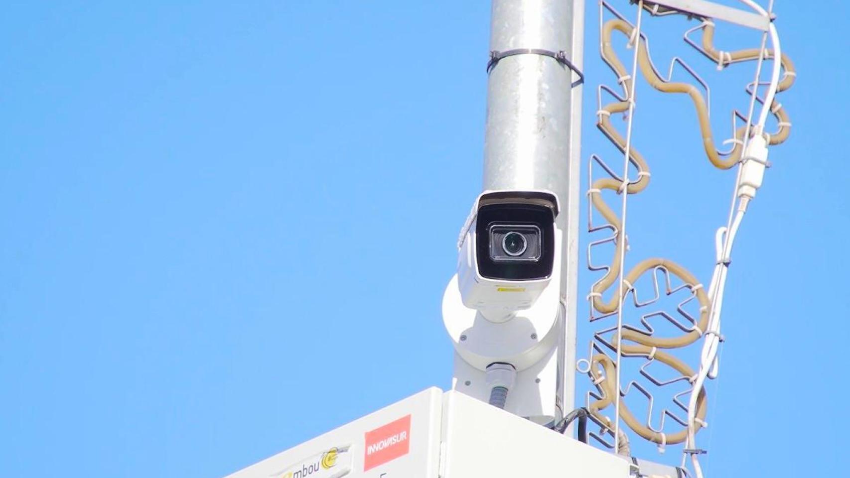 Una cámara de seguridad.