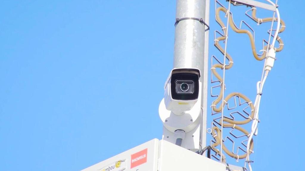 Una cámara de seguridad.