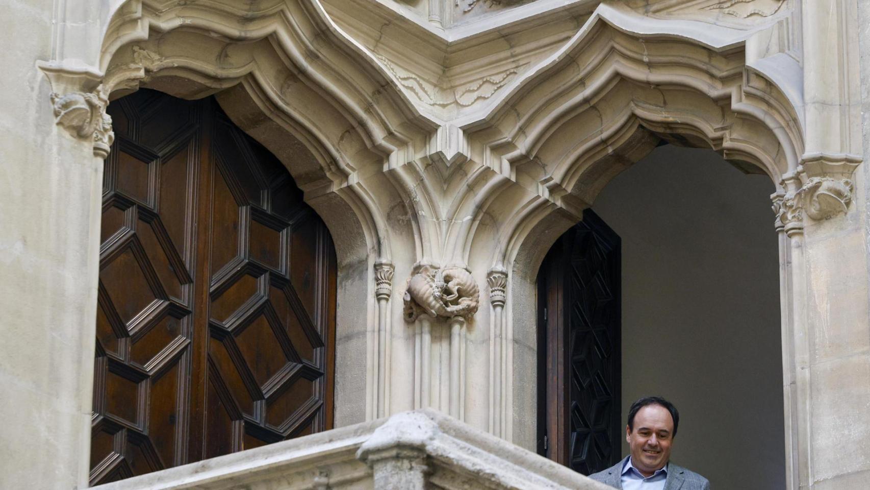 Llorca diseña un Gobierno continuista con la era Mazón en el que suma perfiles de peso político y de la época de Camps Llorca diseña un Gobierno continuista con la era Mazón en el que suma perfiles de peso político y de la época de Camps