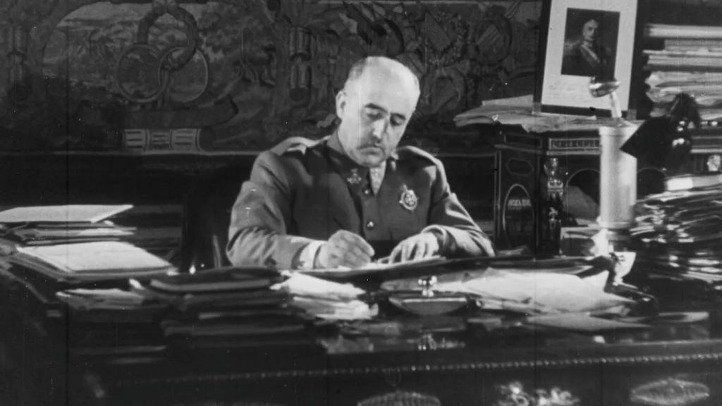 Franco en el primer noticiero emitido del No-Do, en 1942