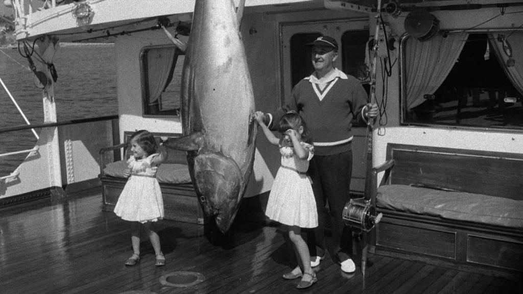 Franco with his granddaughters in an unaired photo for No-Do that highlighted the documentary series 