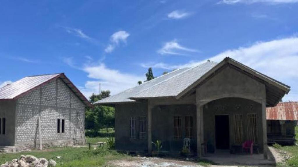 Foto del pueblo de Mamboro, tomada por un cliente de Eco Beach, donde debería estar la ciudad verde.