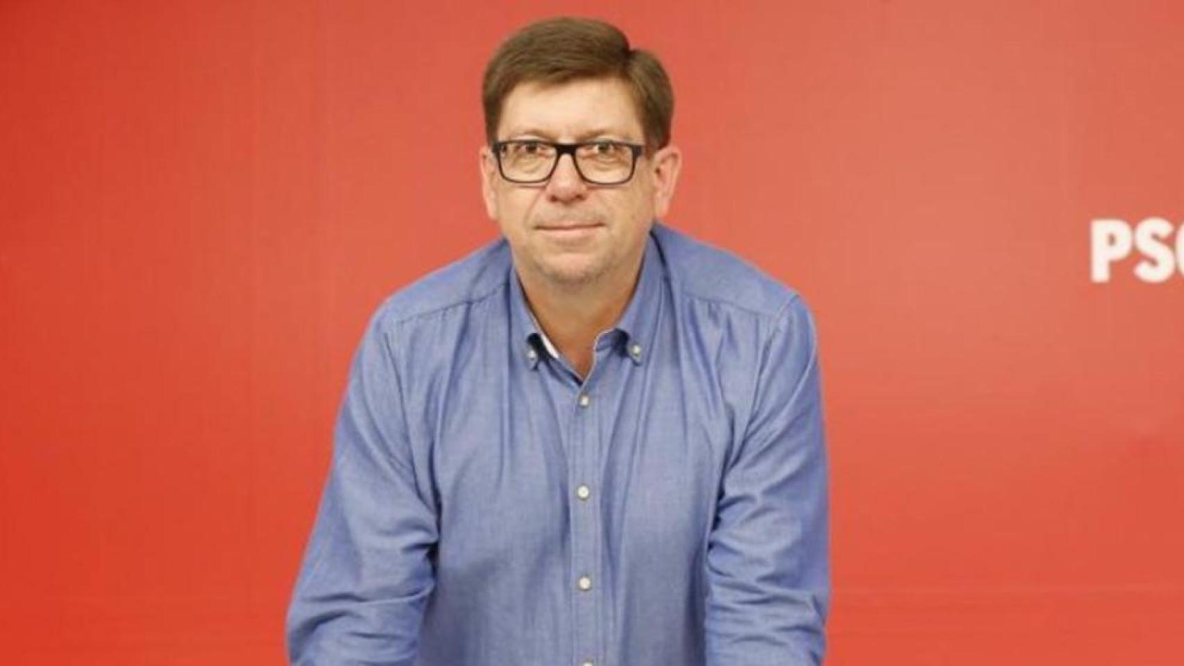 Paco Salazar en la sede del PSOE