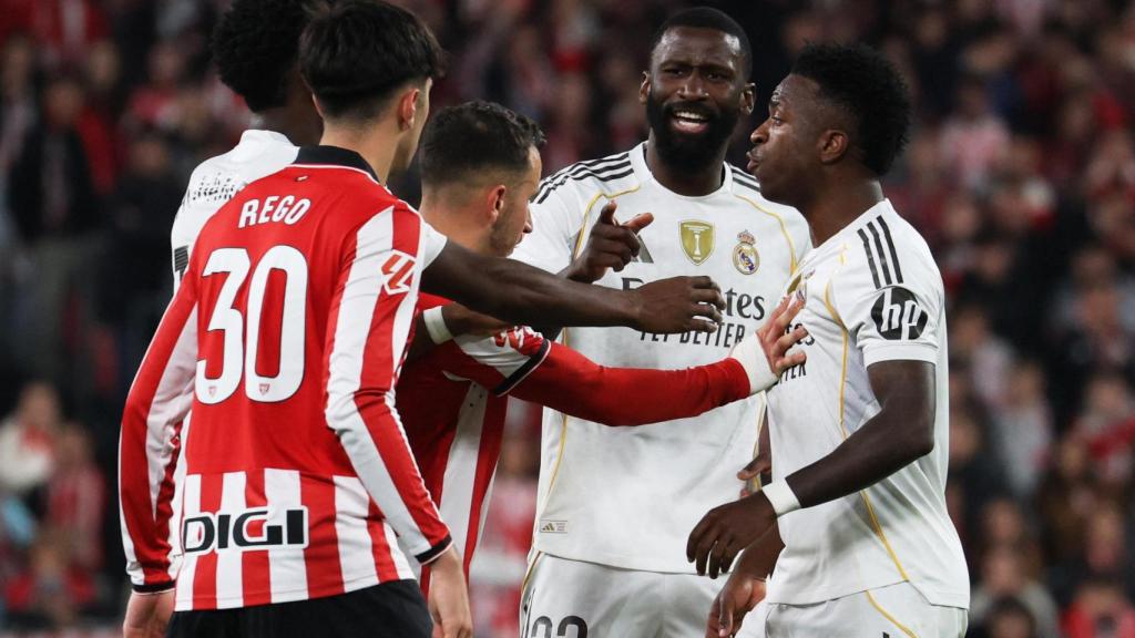 Vinicius y Rüdiger, en una pequeña tangana.