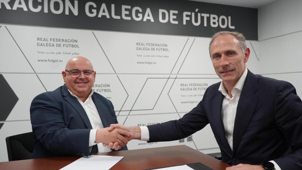 César Fernández junto a Pablo Prieto, presidente de la RFGF.