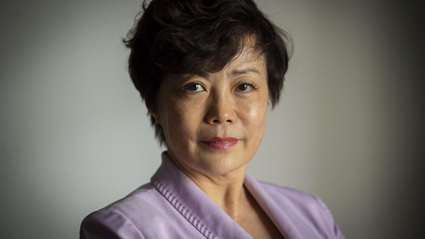 La vicepresidenta ejecutiva de BYD Global, Stella Li, posa para Europa Press, a 30 de mayo de 2024, en Madrid (España).