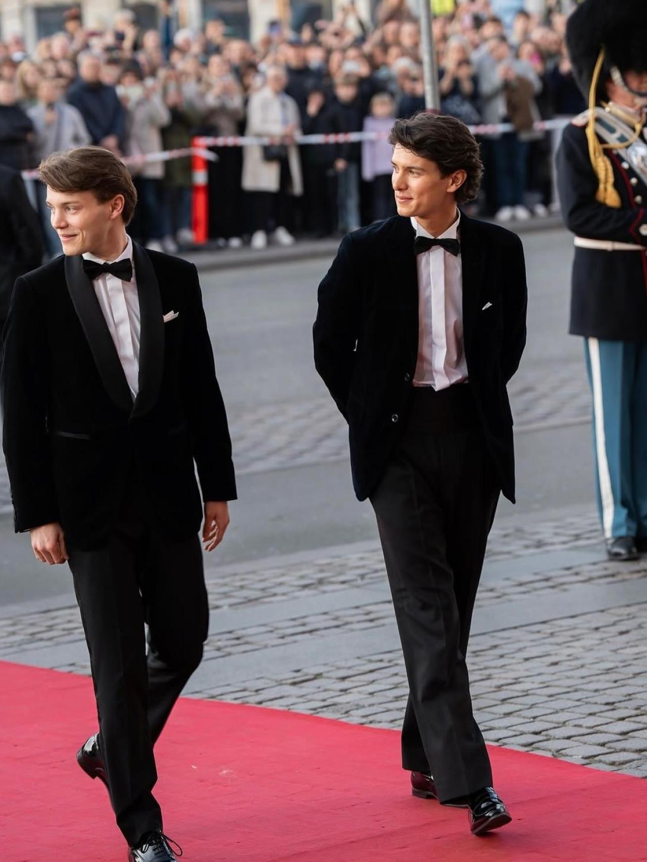 Nicolás de Dinamarca junto a uno de sus hermanos en un acto de la monarquía danesa el pasado mes de abril.