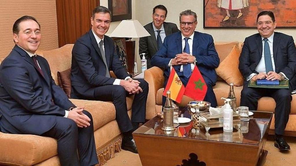 El ministro de Exteriores, José Manuel Albares, y el presidente español, Pedro Sánchez, junto a sus homólogos marroquíes, Aziz Ajanuch y Naser Burita en la RAN de 2023, en Rabat.