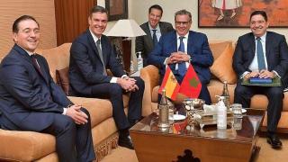 El ministro de Exteriores, José Manuel Albares, y el presidente español, Pedro Sánchez, junto a sus homólogos marroquíes, Aziz Ajanuch y Naser Burita en la RAN de 2023, en Rabat.