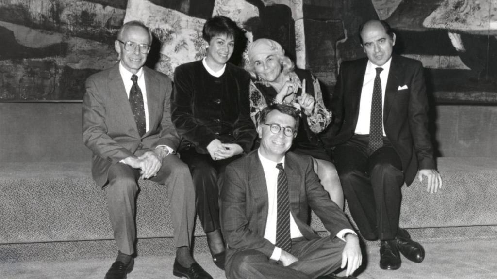 En la imagen John W. Kronik; Enma Martinell; Carmen Martín Gaite; José Antonio Marina; y Francisco Bobillo.