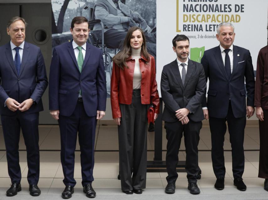La reina Letizia, junto a Alfonso Fernández Mañueco y otras personalidades.