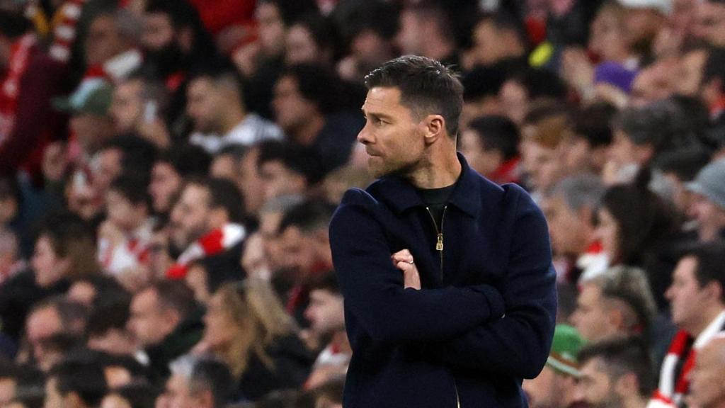 Xabi Alonso in the technical area during the match against Athletic Bilbao.