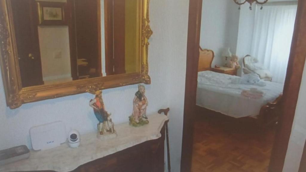 La cámara de seguridad que Carmiña tenía colocada en un mueble en el recibidor de su casa.