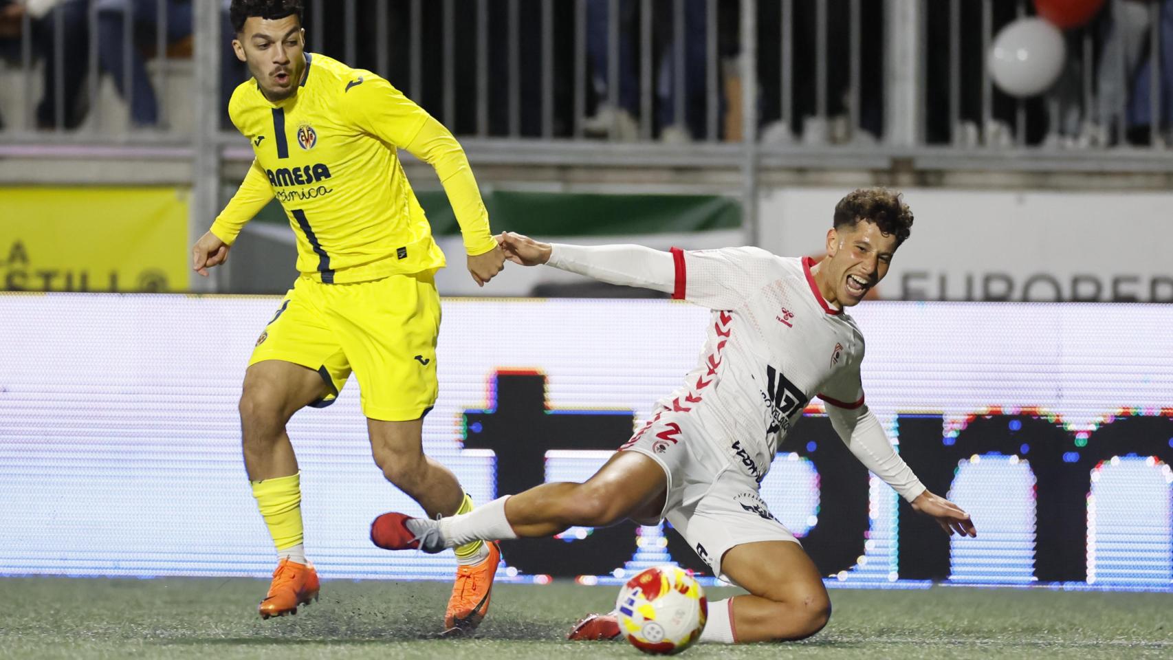 Lance del partido entre el Atlético Antoniano y el Villarreal.