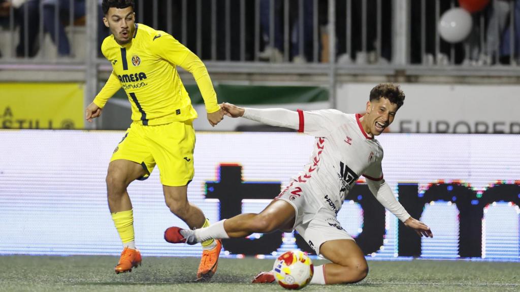 Lance del partido entre el Atlético Antoniano y el Villarreal.