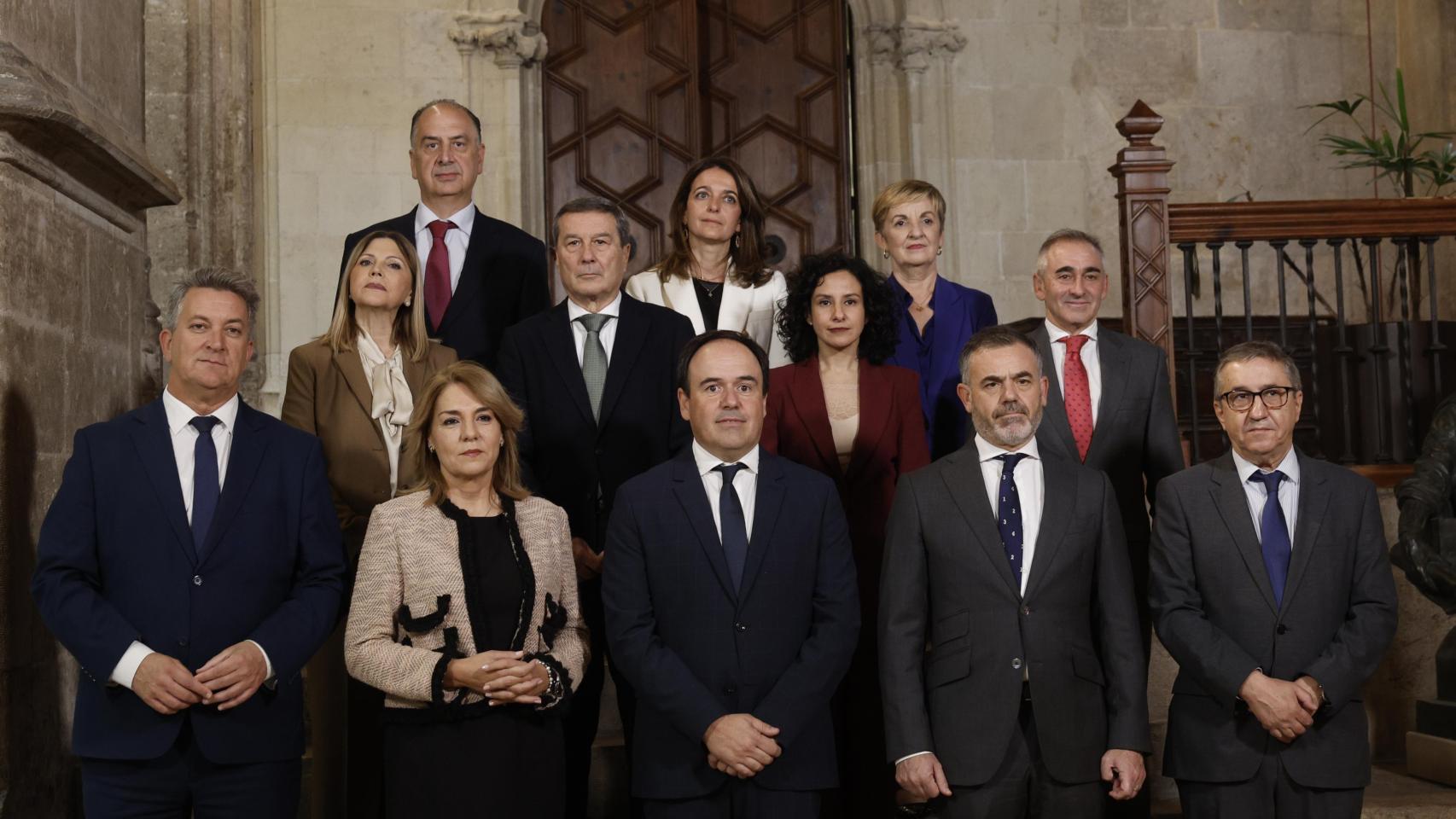Los 11 'consellers' del nuevo Gobierno valenciano de Juanfran Pérez Llorca juran su cargo en el Palau de la Generalitat