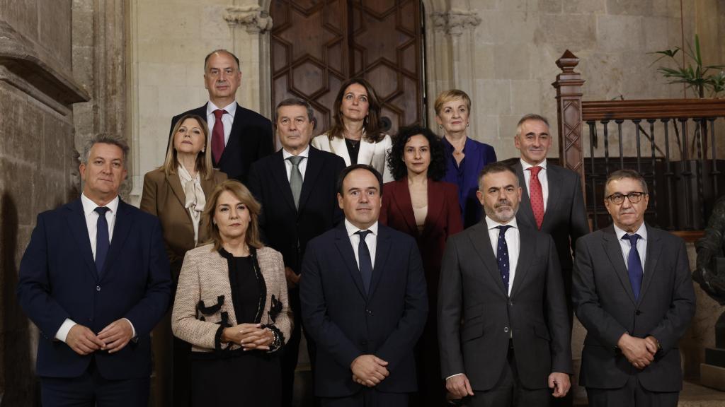 Los 11 'consellers' del nuevo Gobierno valenciano de Juanfran Pérez Llorca juran su cargo en el Palau de la Generalitat
