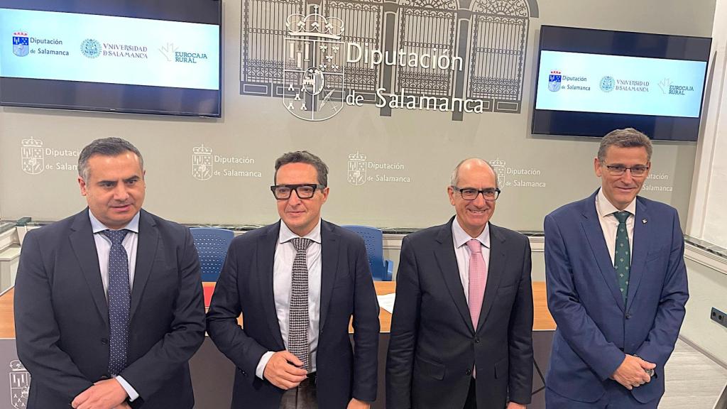 Firma del convenio contra la exclusión financiera.