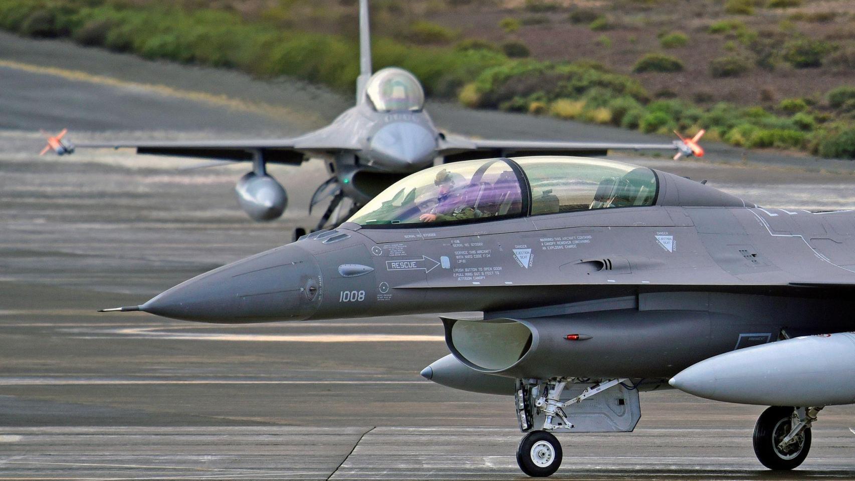 Los nuevos cazas F-16 de Argentina en la base aérea de Gando (Gran Canaria)