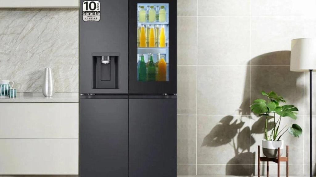 El frigorífico americano más moderno de LG hunde su precio: con panel de cristal, máxima eficiencia y 39% de descuento