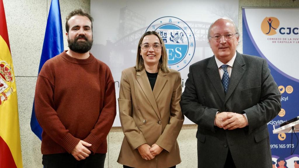 El presidente del Consejo Económico y Social de Castilla y León, Enrique Cabero, el secretario y responsable del área Socioeconómica y Derechos Humanos del Consejo de la Juventud de España, Francisco Javier Muñoz Rodríguez, y la presidenta del Consejo de la Juventud de Castilla y León, Sandra Ámez, presentan los datos de Castilla y León en el segundo semestre de 2024 del Observatorio de Emancipación.