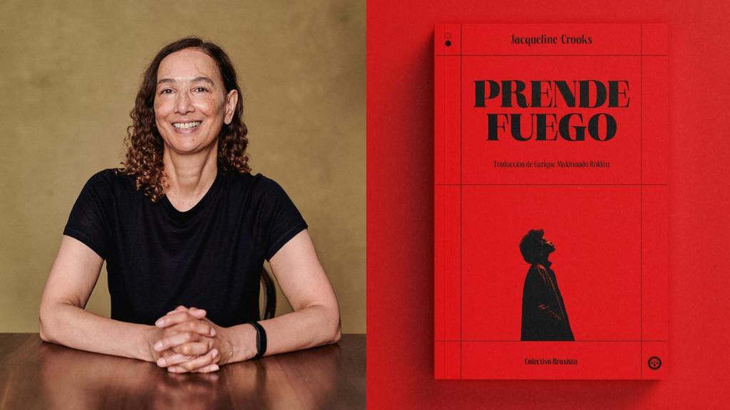 La escritora Jacqueline Brooks junto a la portada de su novela 'Prende fuego' (ed. Colectivo Bruxista).