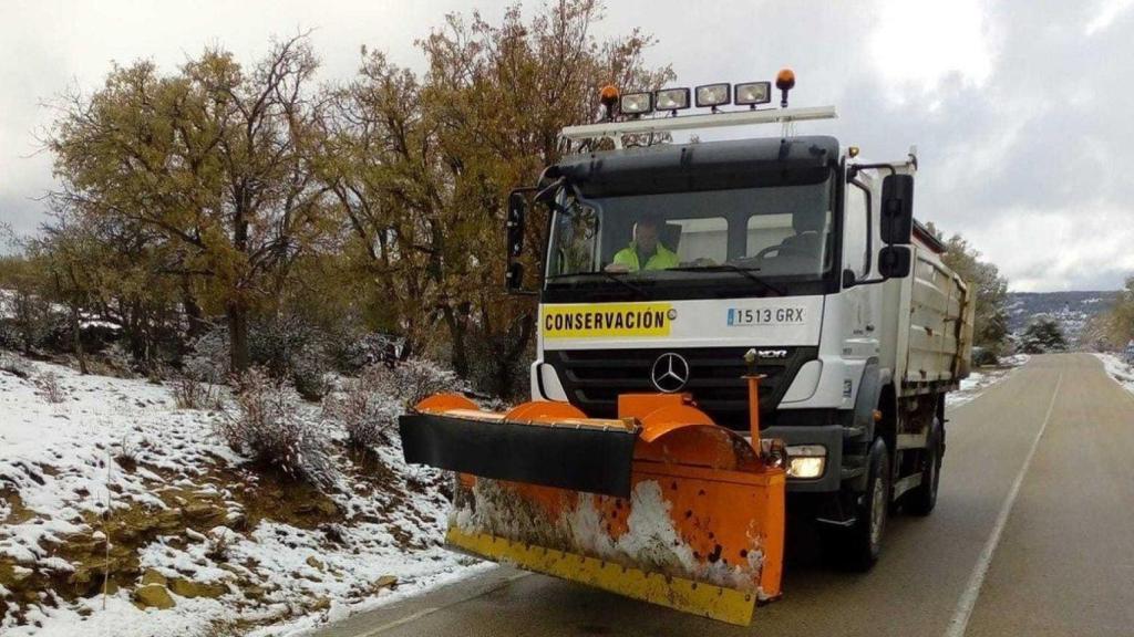 Imagen de una quitanieves de la Diputación de Cuenca.