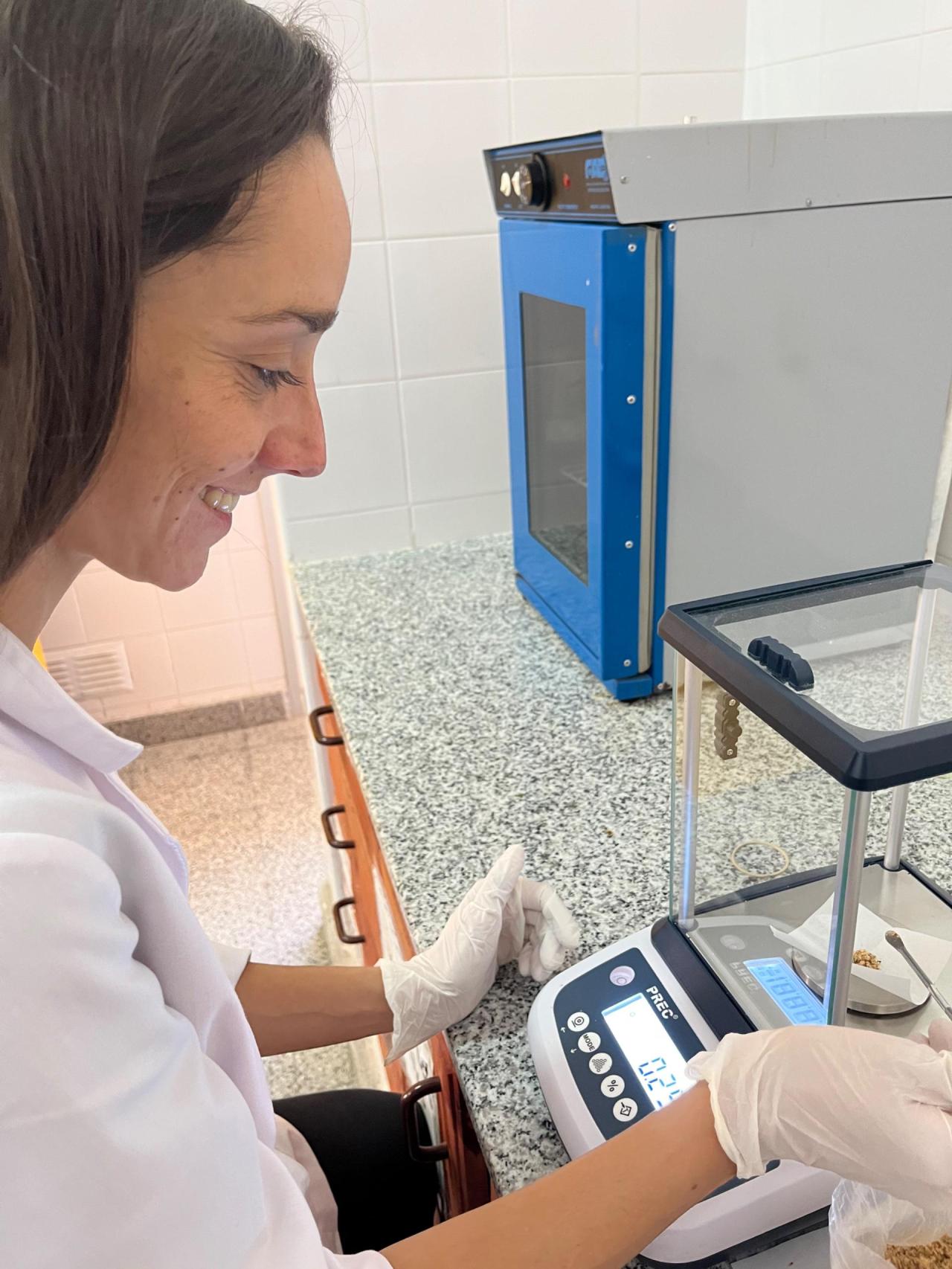 La doctora Antonieta Rodríguez de Olmos en el laboratorio.