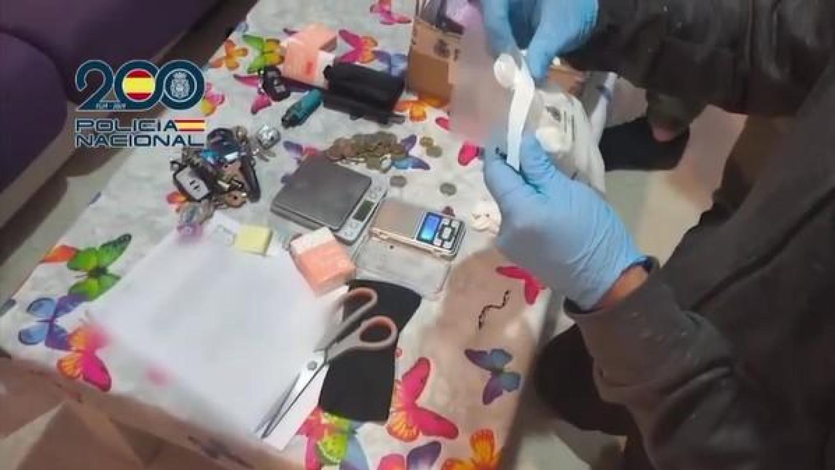 Algunos de los artículos incautados por la Policía Nacional.