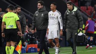 Trent Alexander-Arnold se retira lesionado en San Mamés.