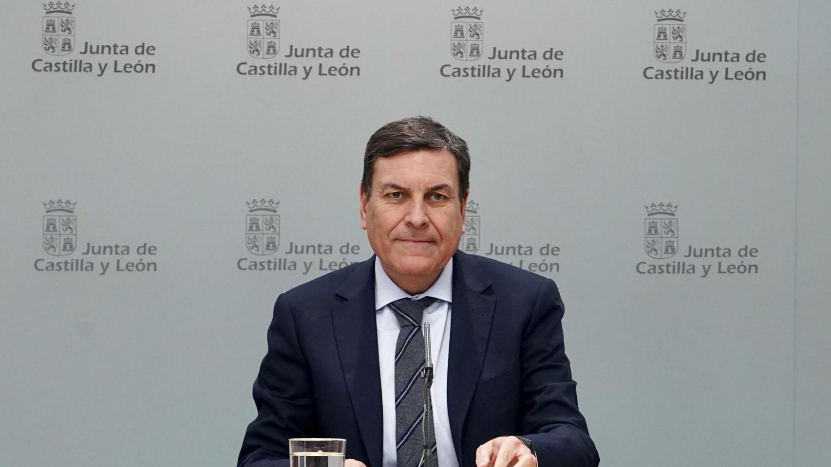 El consejero de Economía y Hacienda y portavoz de la Junta, Carlos Fernández Carriedo, comparece en rueda de prensa posterior al Consejo de Gobierno.