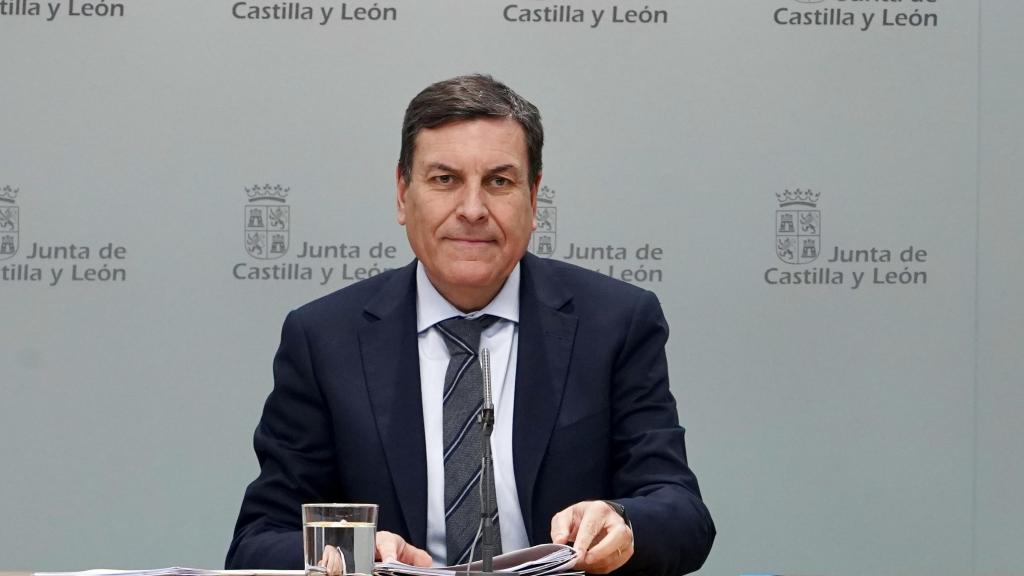 El consejero de Economía y Hacienda y portavoz de la Junta, Carlos Fernández Carriedo, comparece en rueda de prensa posterior al Consejo de Gobierno.