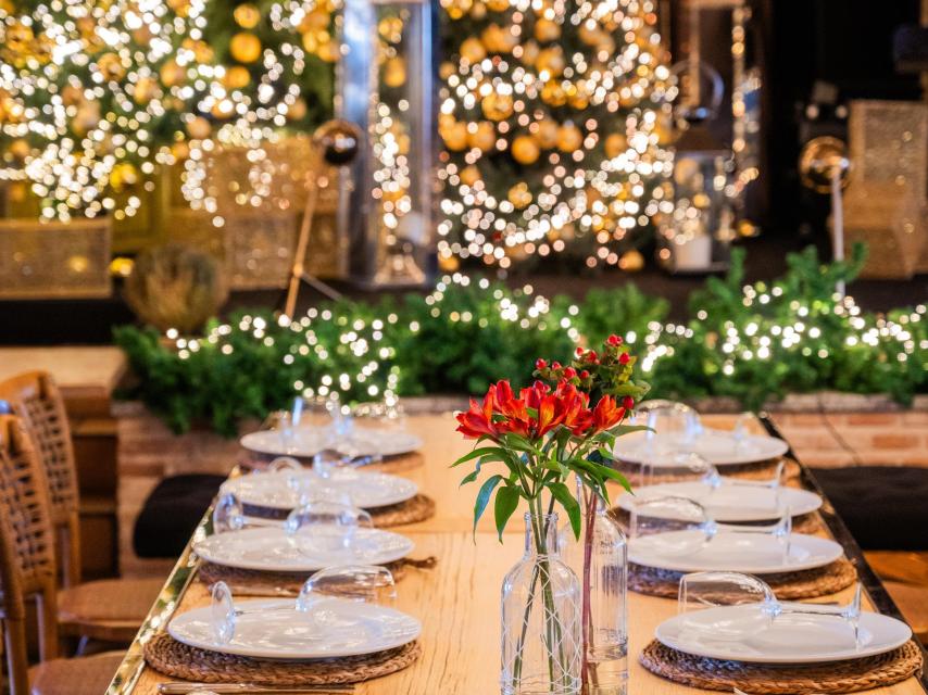 Una de las mesas de Venta de Aires, decorada por Navidad.