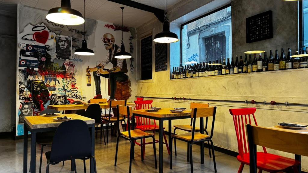 Interior de Malauva Wine Bar