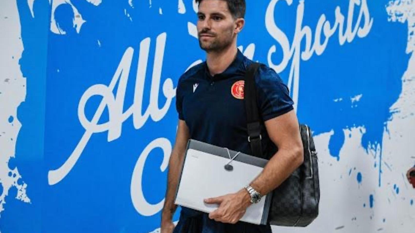 Adrián González, miembro del staff técnico de Míchel en el Al-Qadsiah.