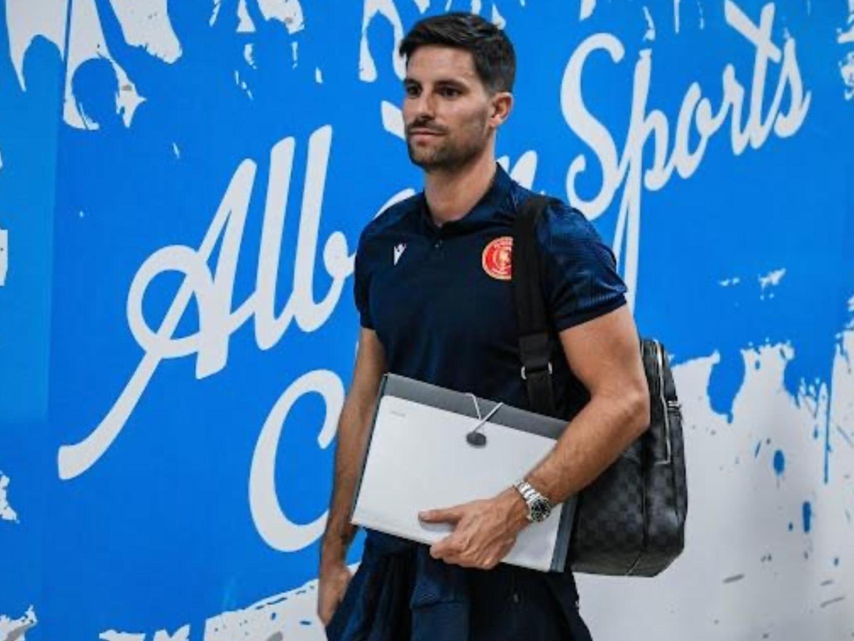 Adrián González, miembro del staff técnico de Míchel en el Al-Qadsiah.