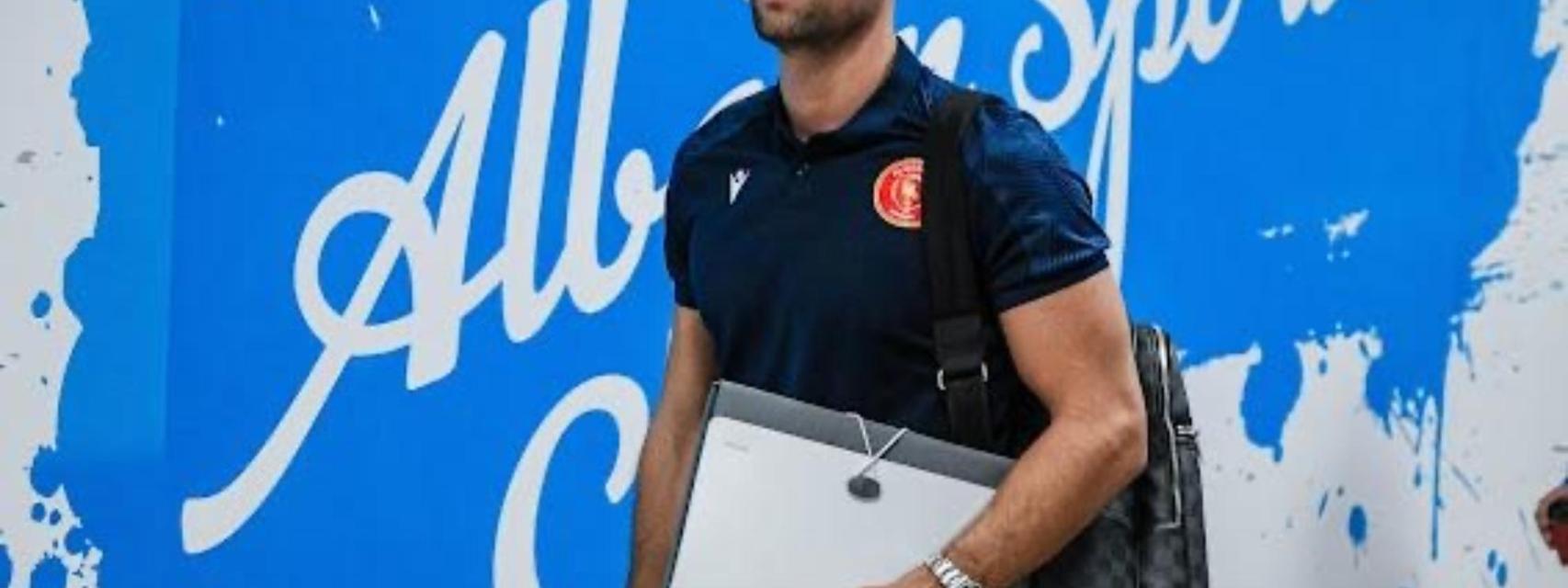 Adrián González, miembro del staff técnico de Míchel en el Al-Qadsiah.