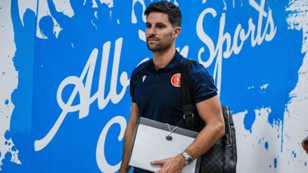 Adrián González, miembro del staff técnico de Míchel en el Al-Qadsiah.