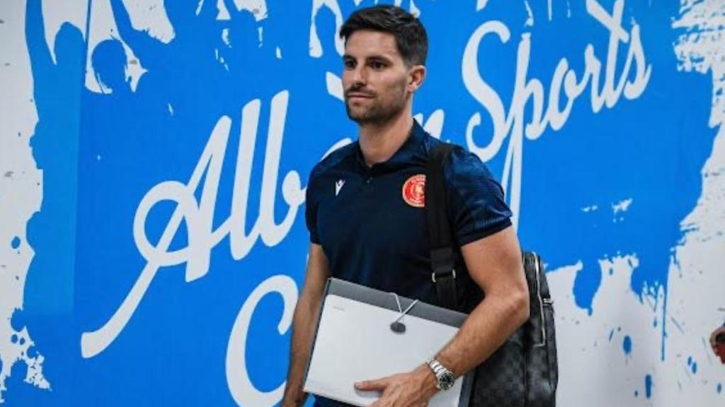 Adrián González, miembro del staff técnico de Míchel en el Al-Qadsiah.