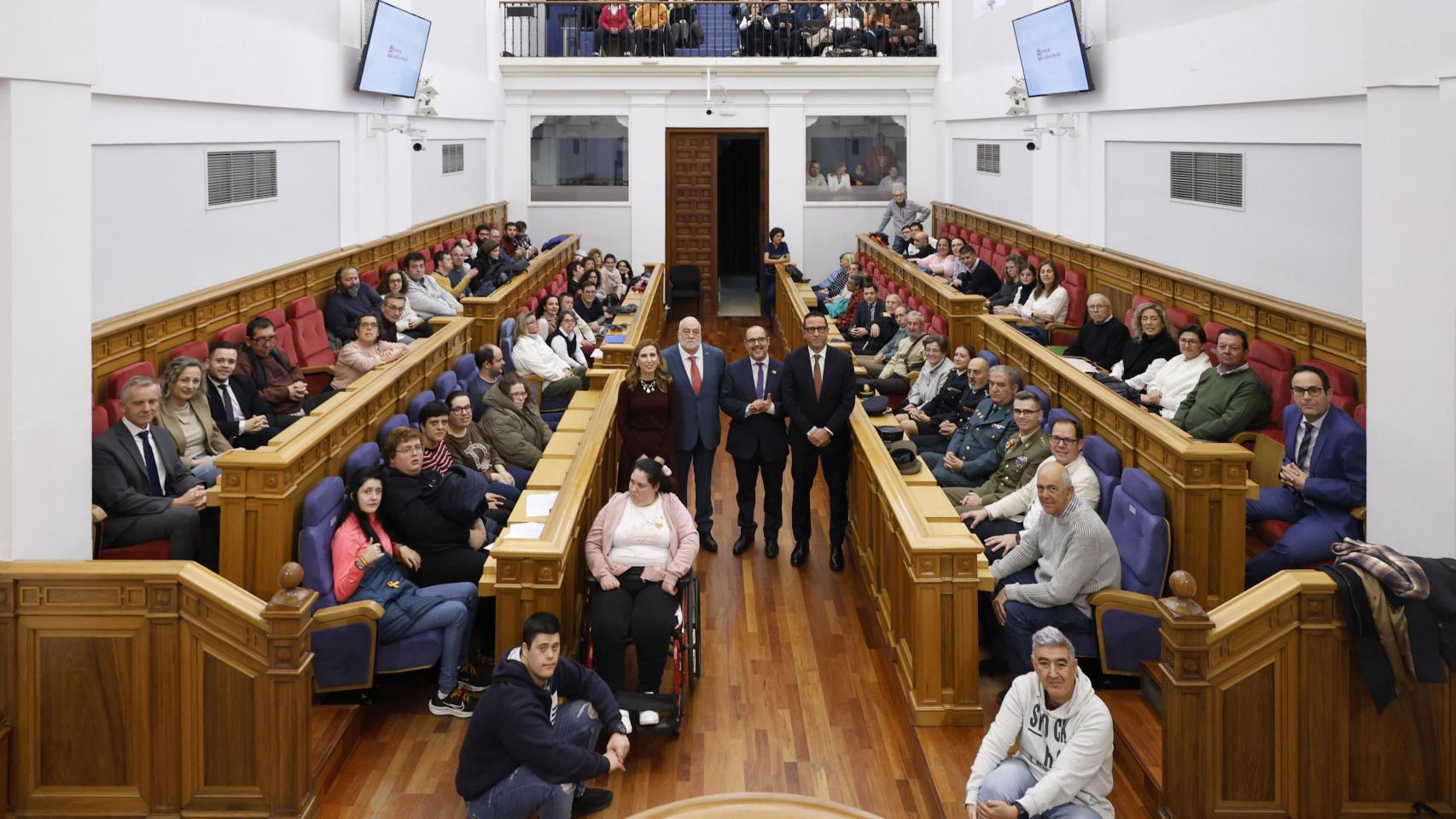 Las personas con discapacidad reivindican en las Cortes de Castilla-La Mancha formación y empleo para tener más autonomía