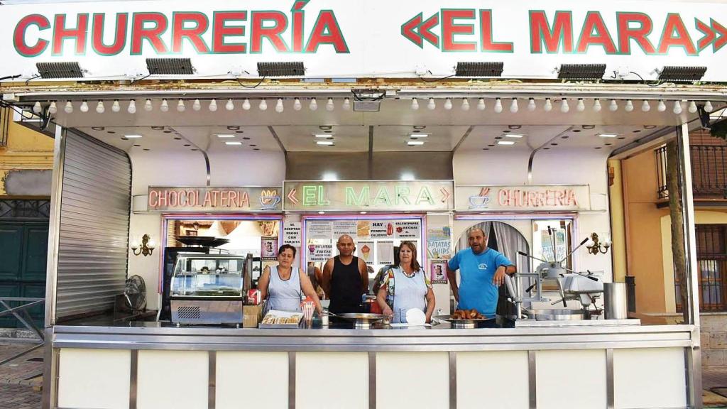 Trabajadores en la Churrería El Mara