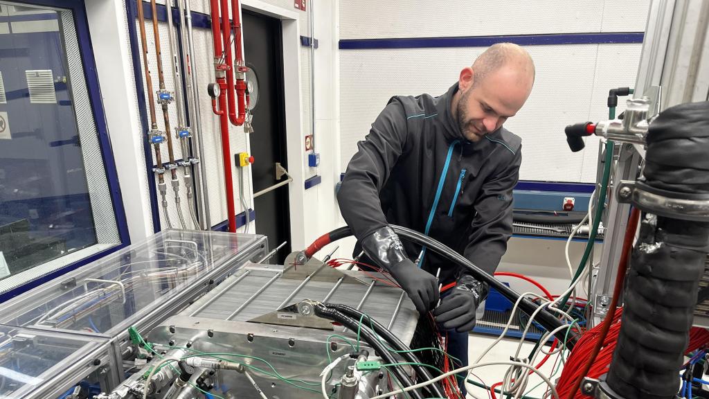 Instalación de ensayo y montaje de una pila de combustible desarrollado en Cidaut