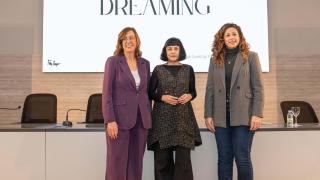 La presidenta de la Diputación de Palencia, Ángeles Armisén y la reconocida diseñadora salmantina Fely Campo y acompañadas de la diputada de Cultura, Carolina Valbuena