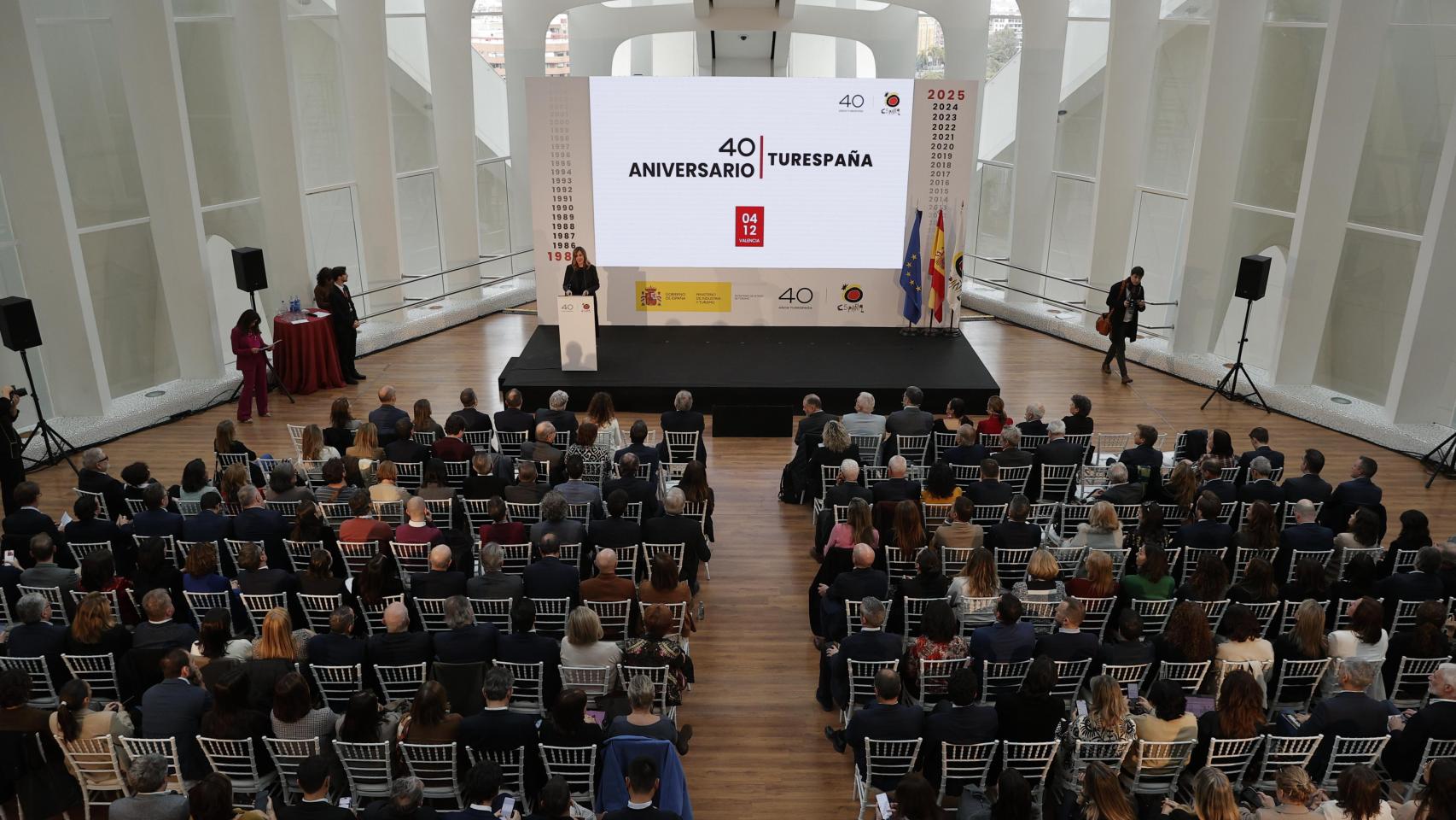 La alcaldesa de Valencia, María José Catalá, interviene en el acto organizado con motivo del 40º aniversario de Turespaña. Efe / Manuel Bruque