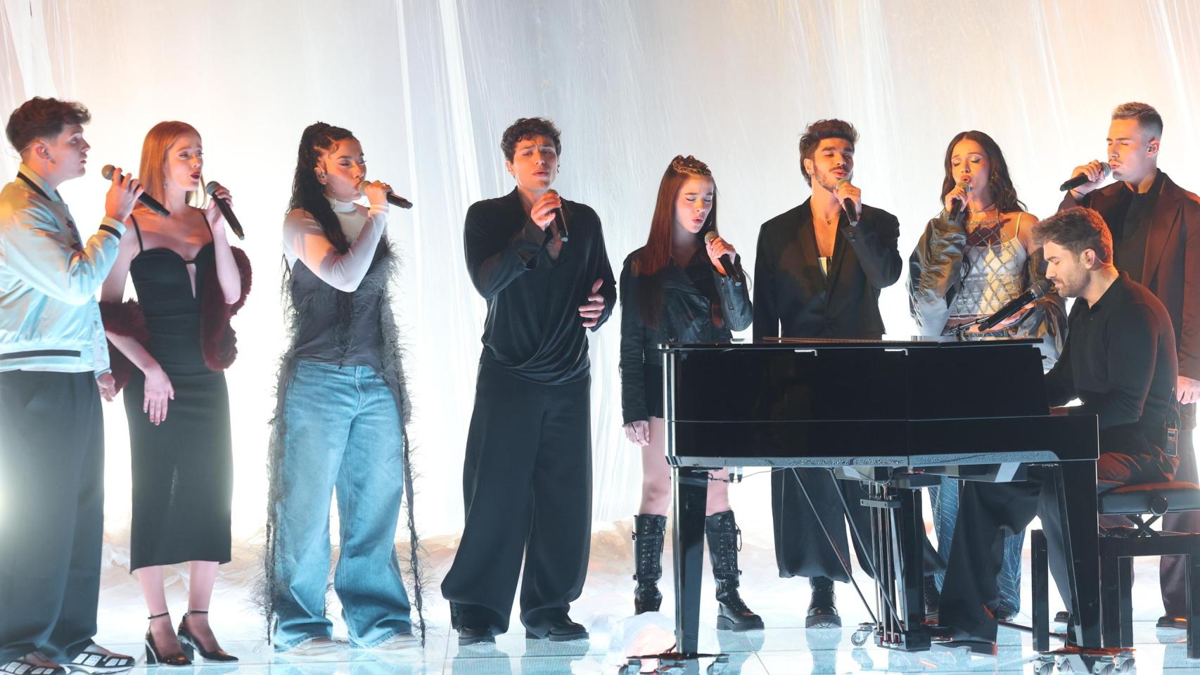 Los chicos de 'OT 2025' cantan con Pablo Alborán.