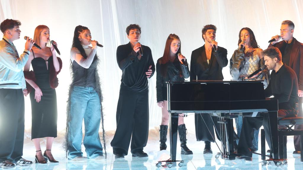 Los chicos de 'OT 2025' cantan con Pablo Alborán.