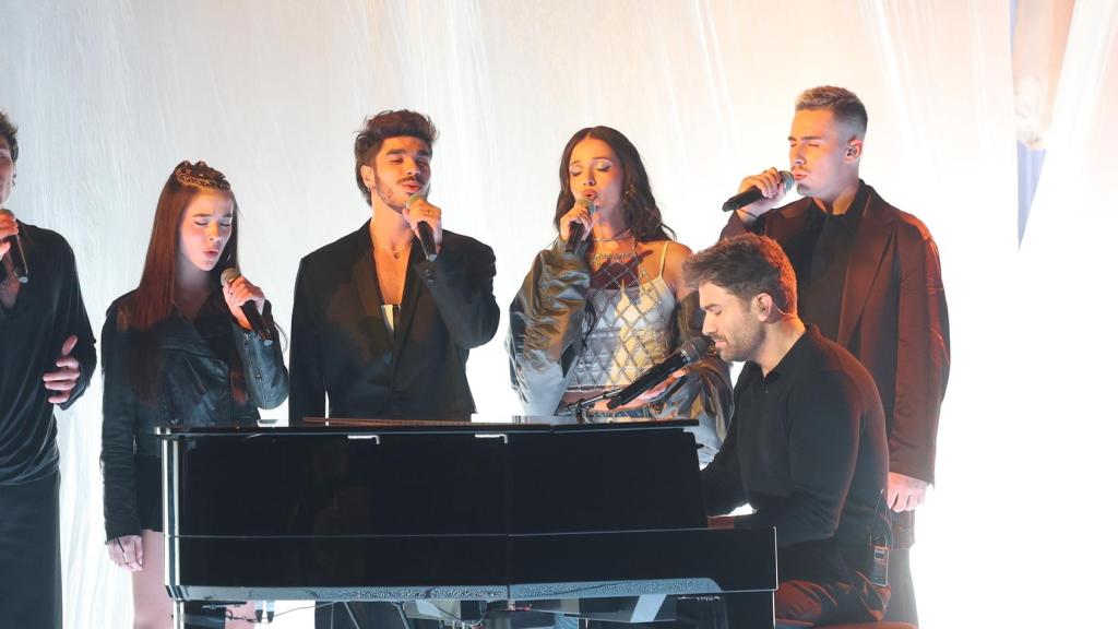 Los chicos de 'OT 2025' cantan con Pablo Alborán.