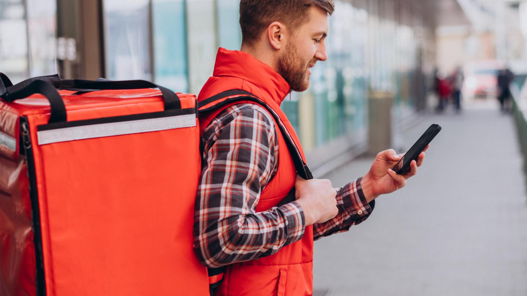 Un repartidor de comida en España deja las plataformas y trabaja por su cuenta