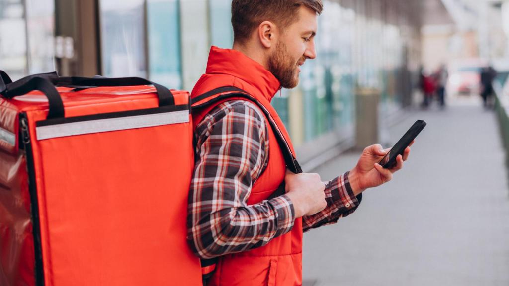 Un repartidor de comida en España deja las plataformas y trabaja por su cuenta